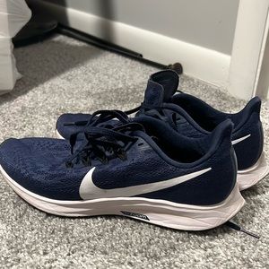 Navy Nike Pegasus shoes - men’s 7.5 / women’s 9